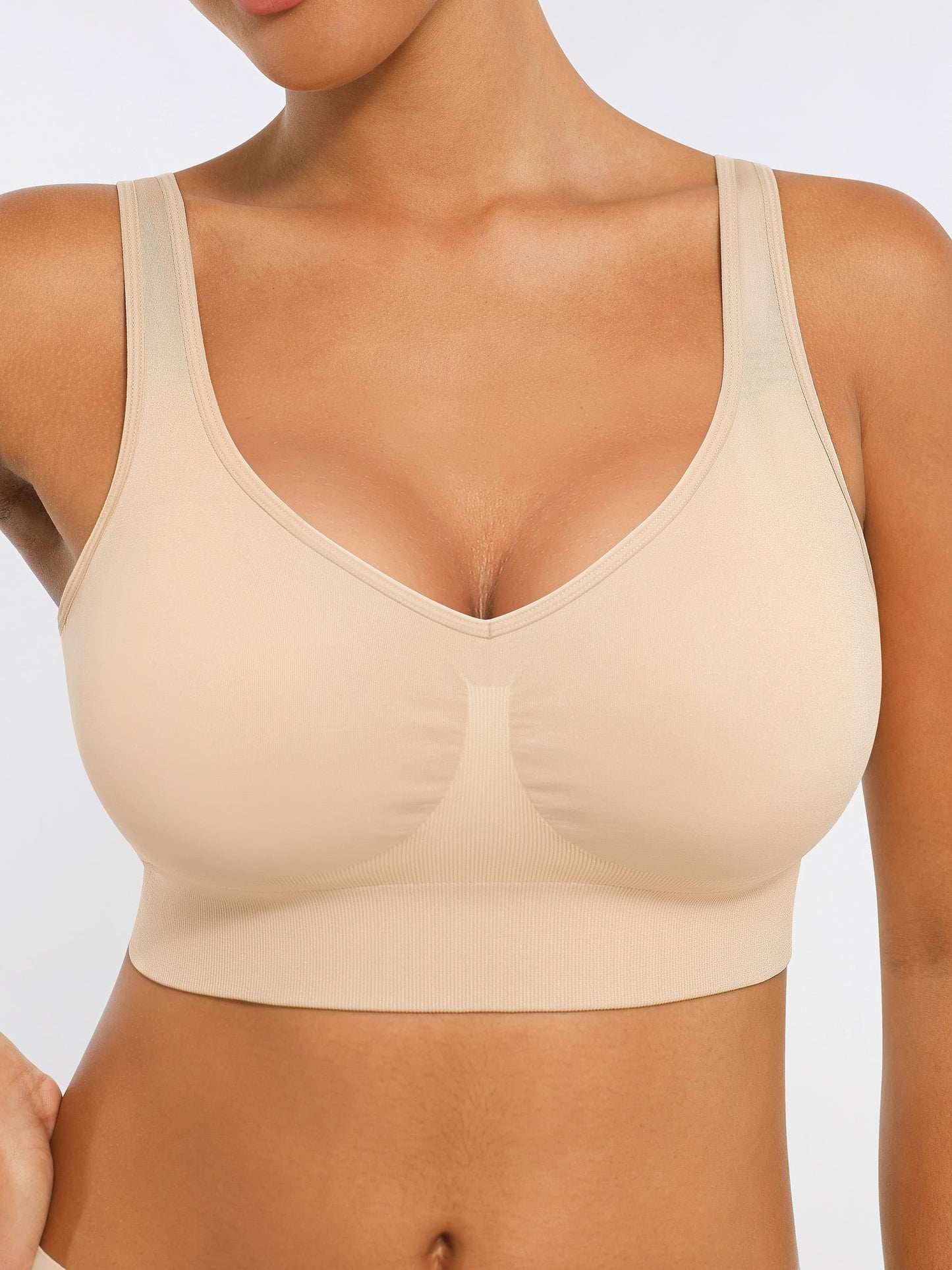 Seamless Comfort Bra with Smoothing Support and Adjustable Straps