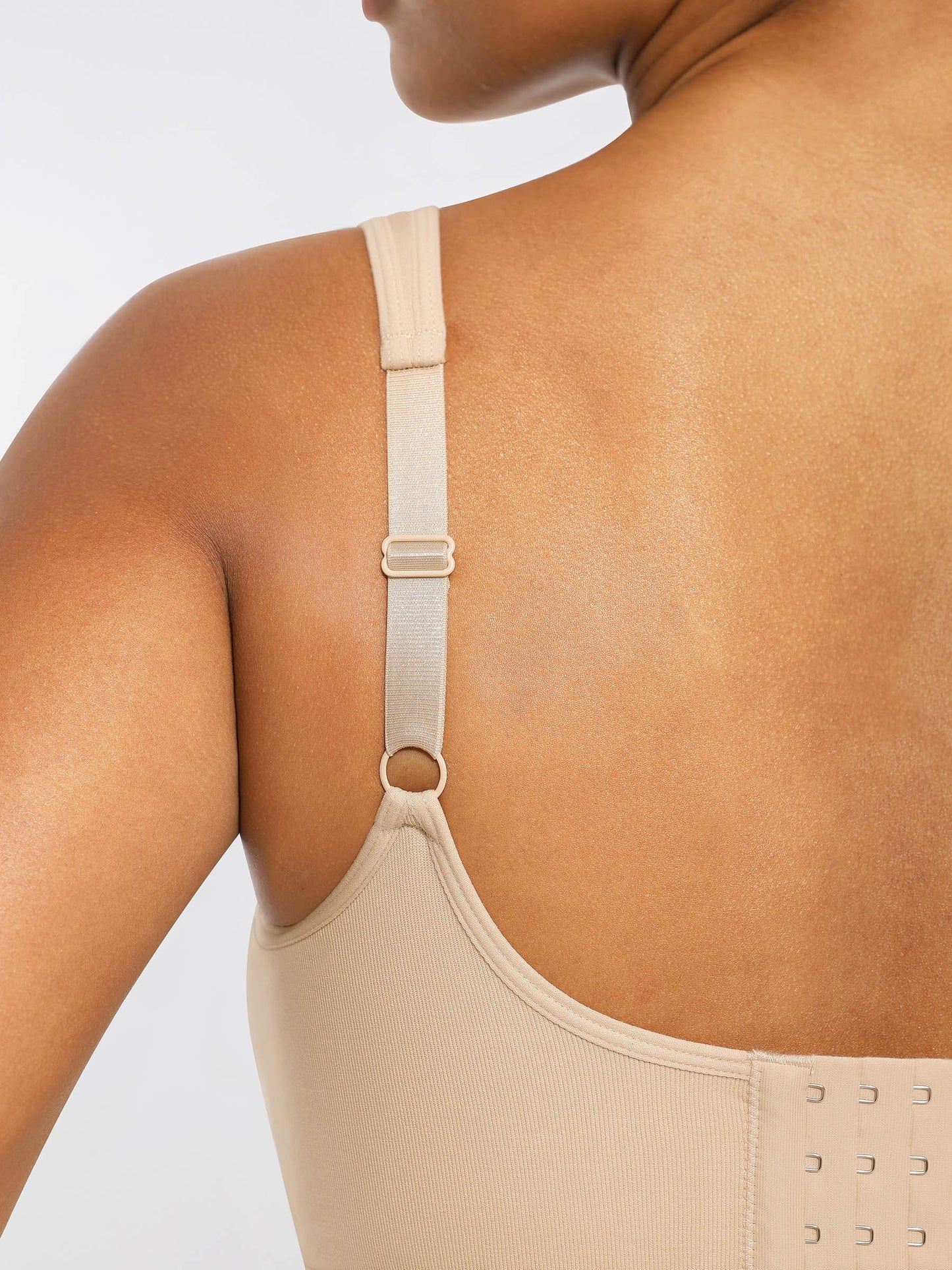 Seamless Comfort Bra with Smoothing Support and Adjustable Straps